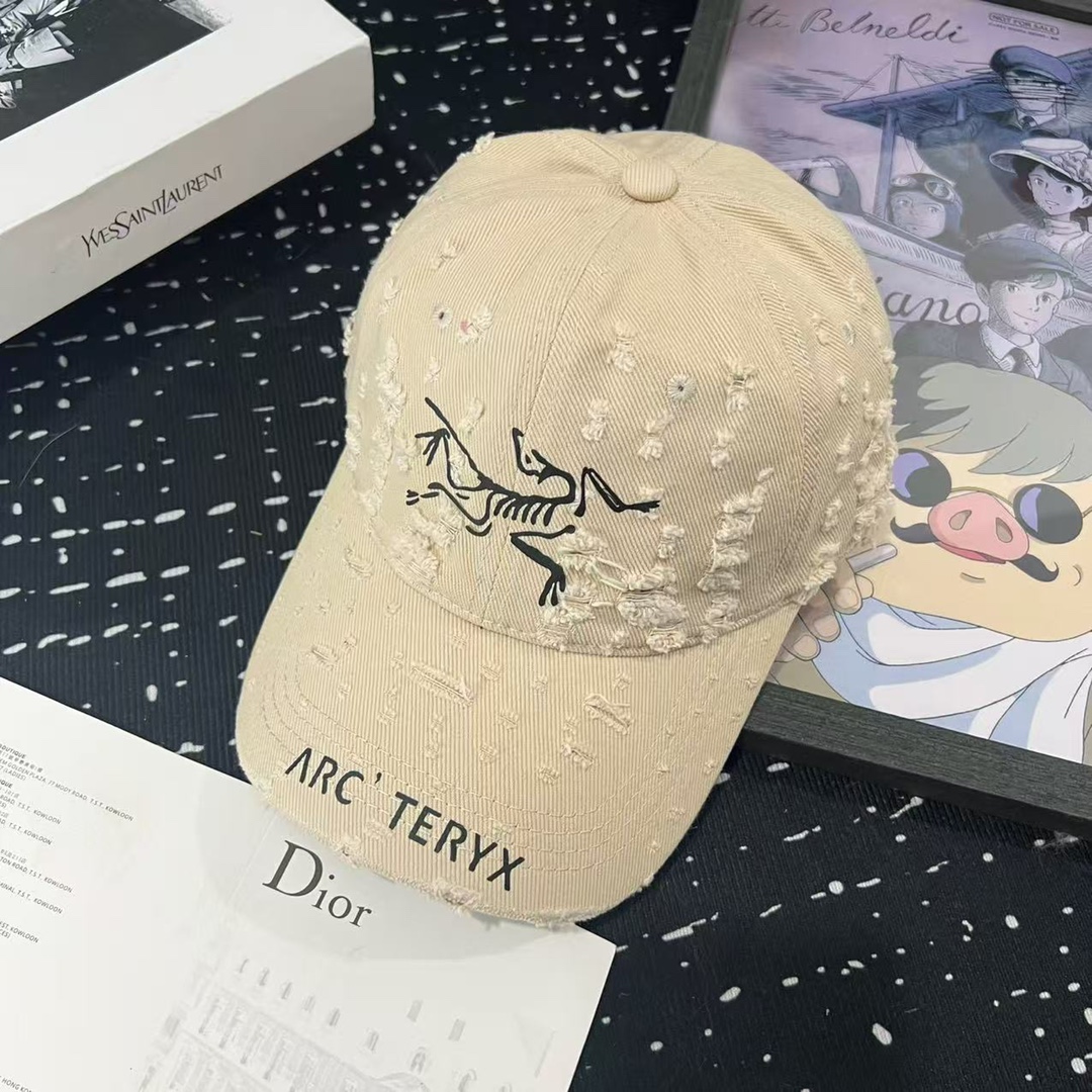 “Stylish Baseball Cap with Unique Design, Perfect for Casual or Sports Outfits” - 图片 2