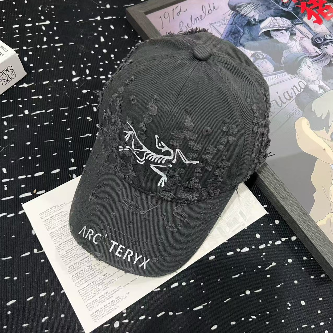 “Stylish Baseball Cap with Unique Design, Perfect for Casual or Sports Outfits” - 图片 8