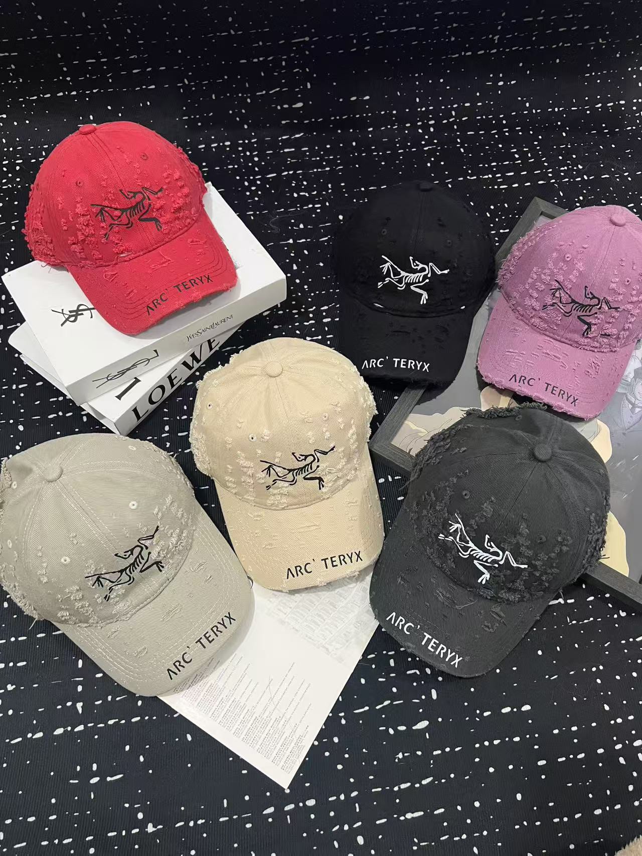 “Stylish Baseball Cap with Unique Design, Perfect for Casual or Sports Outfits” - 图片 9