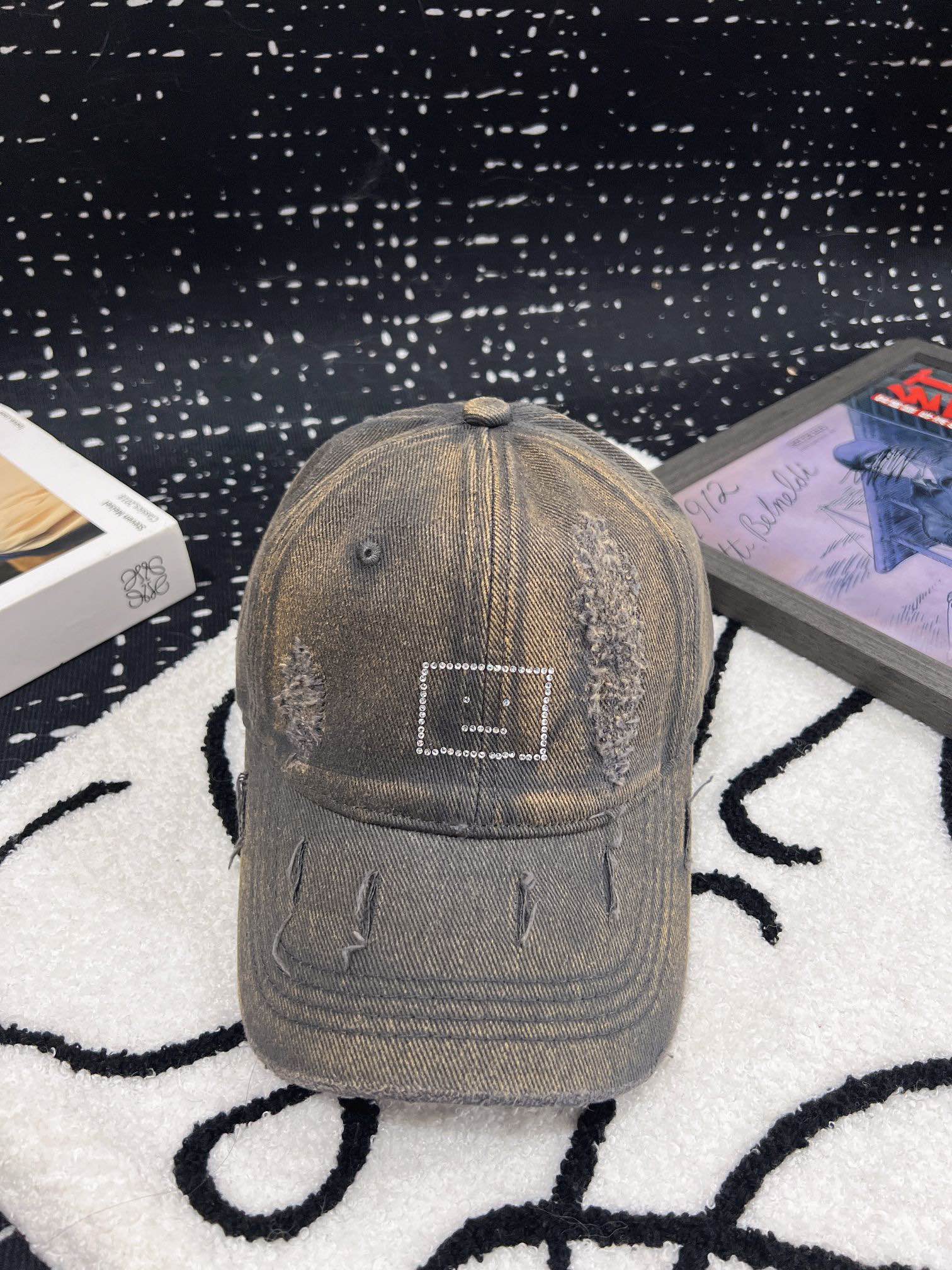 Stylish Baseball Caps with Unique Design, Perfect for Casual and Sporty Outfits - 图片 4