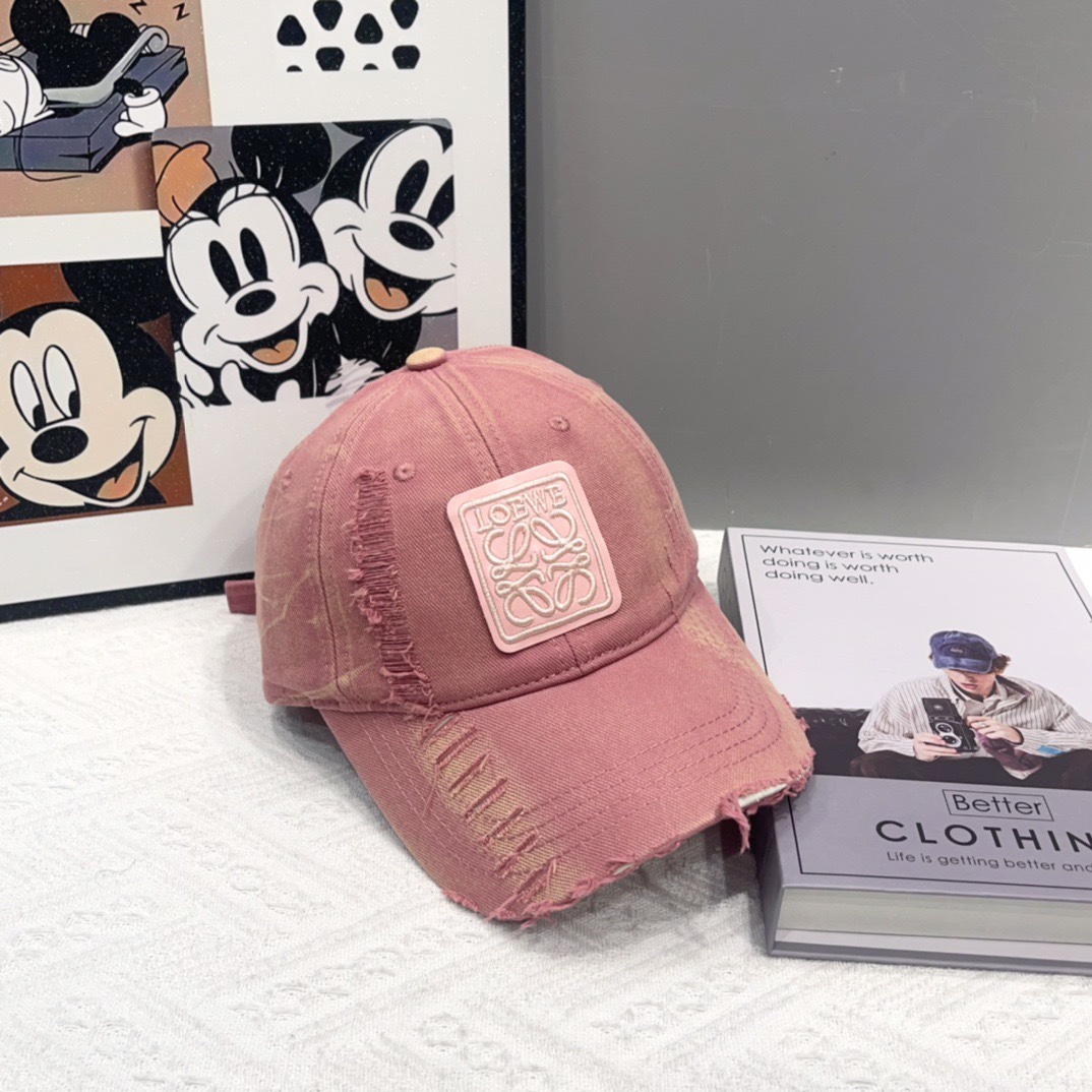 NO:222622,Running volume Loewe~New baseball cap Super cool heavy industry high-end feel The hat shape shows a small face, which is very sweet and cool!  Hat fisherman hat baseball hat knit hat, hat, loewe, espadrilles, hats19860909跑量 Loewe～新款棒球帽 超酷重工高级感 帽型立体显脸小,甜酷十足！帽子渔夫帽棒球帽针织帽,帽子,loewe,espadrilles,hats,hat