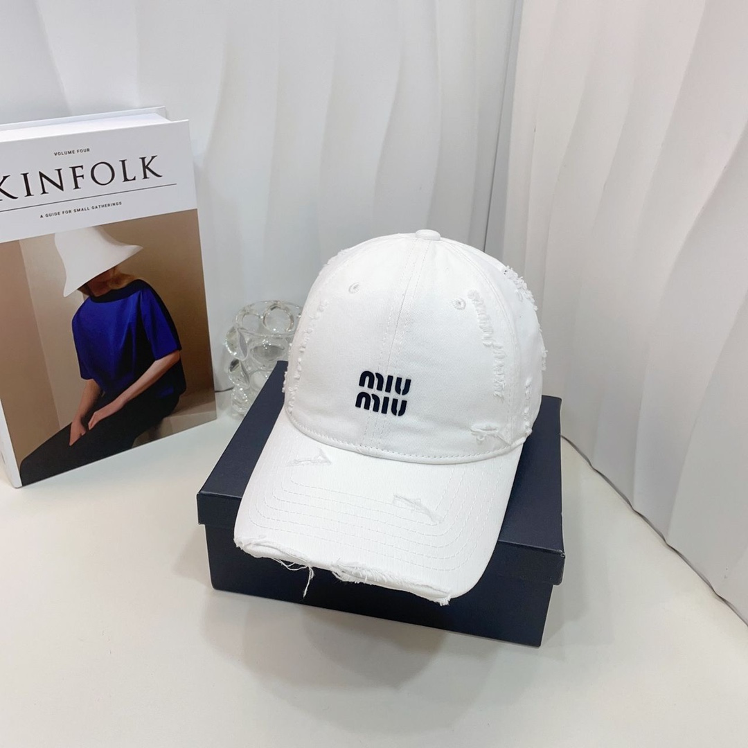 NO:222656,Running volume Miu~ New ripped street style cotton baseball cap, personalized and fashionable style, casual and cool feeling, neutral style, same style for men and women!  A variety of colors, super easy to match!  Material: Cotton Head circumference: 56-58cm hat Fisherman's hat Baseball hat Knitted hat, hat, miumiu, espadrilles, hats19860909跑量 Miu～新款破洞街头风棉布棒球帽,个性时尚款 休闲带点酷酷的感觉,中性款 男女同款！多种色系,超好搭！ 材质:棉 头围:56-58cm均可帽子渔夫帽棒球帽针织帽,帽子,miumiu,espadrilles,hats,hat