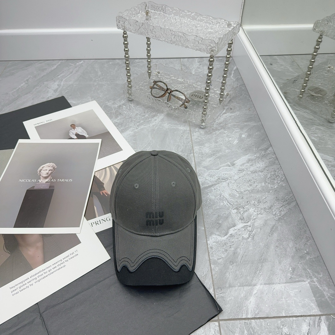 NO:222706,Running volume MiuMiu~ New spring and summer baseball cap Exclusive version of Arc de Triomphe, line design with brim, very perfect!  The real thing is very high-end!  Must-in-one hat Fisherman hat Baseball hat Knit hat, hat, miumiu, espadrilles, hats19860909跑量 MiuMiu～春夏新款棒球帽 凯旋门独家版本,线条设计贴帽檐,非常完美！ 实物很高级！必入帽子渔夫帽棒球帽针织帽,帽子,miumiu,espadrilles,hats,hat