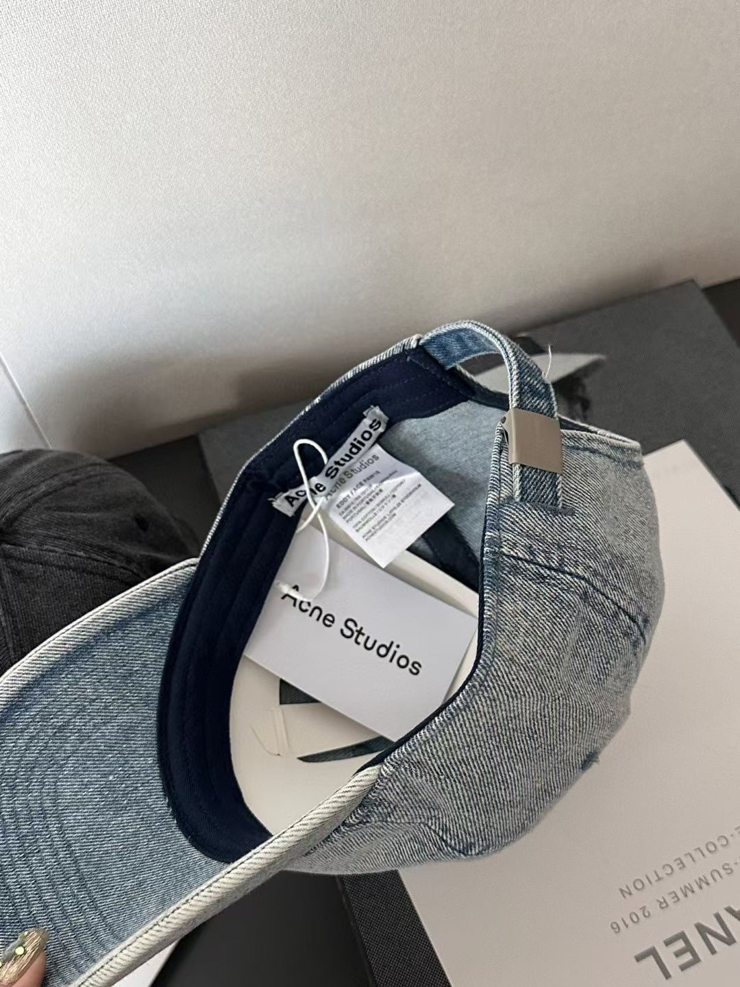 95 runs. Acne’s new smile-faced baseball cap. It’s a customized version - 图片 9