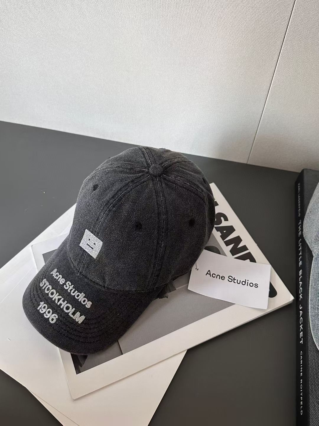 95 runs. Acne’s new smile-faced baseball cap. It’s a customized version - 图片 6