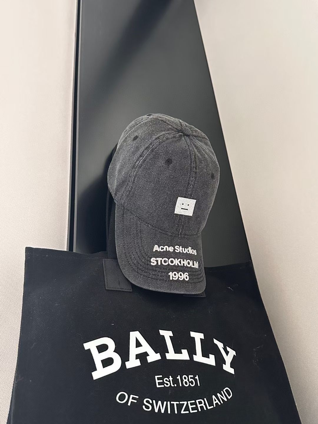 95 runs. Acne’s new smile-faced baseball cap. It’s a customized version - 图片 5