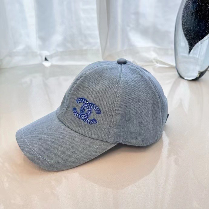 NO:222684,Running CHANEL new rhinestone baseball cap privately collected luxury heavy industry logo adjustable size hat fisherman hat baseball cap knit hat, hat, chanel, espadrilles, hats19860909跑量 CHANEL新款水钻棒球帽 私藏款 奢华重工标志 可调节大小帽子渔夫帽棒球帽针织帽,帽子,chanel,espadrilles,hats,hat
