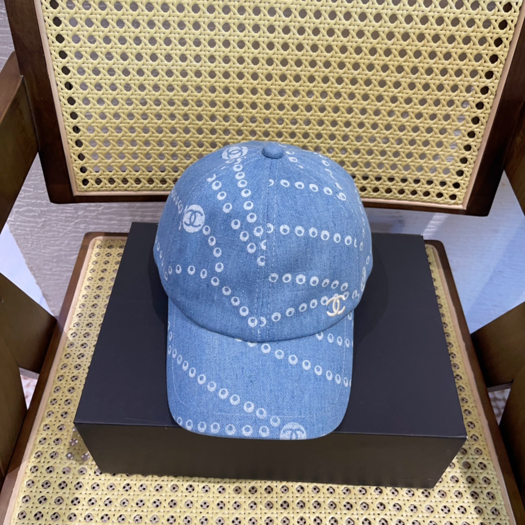 NO:222704,30 baseball running baseball, Xiaoxiang~25 cowboy hat is beautifully launched~ Instantly becomes fashionable icon. Classic denim blue paired with Xiaoxiang's iconic logo, low-key and high-end. It instantly improves temperament when worn. It can be easily controlled with casual style or elegant style. It is simply a versatile artifact!  Hat fisherman hat baseball hat knit hat, hat, espadrilles,hats19860909跑量棒球30 小香～25牛仔帽绝美上线～秒变时尚icon 经典牛仔蓝搭配小香标志性logo,低调又高级 戴上瞬间提升气质,无论是搭配休闲风还是优雅风都能轻松驾驭,简直是百搭神器！帽子渔夫帽棒球帽针织帽,帽子,espadrilles,hats,hat