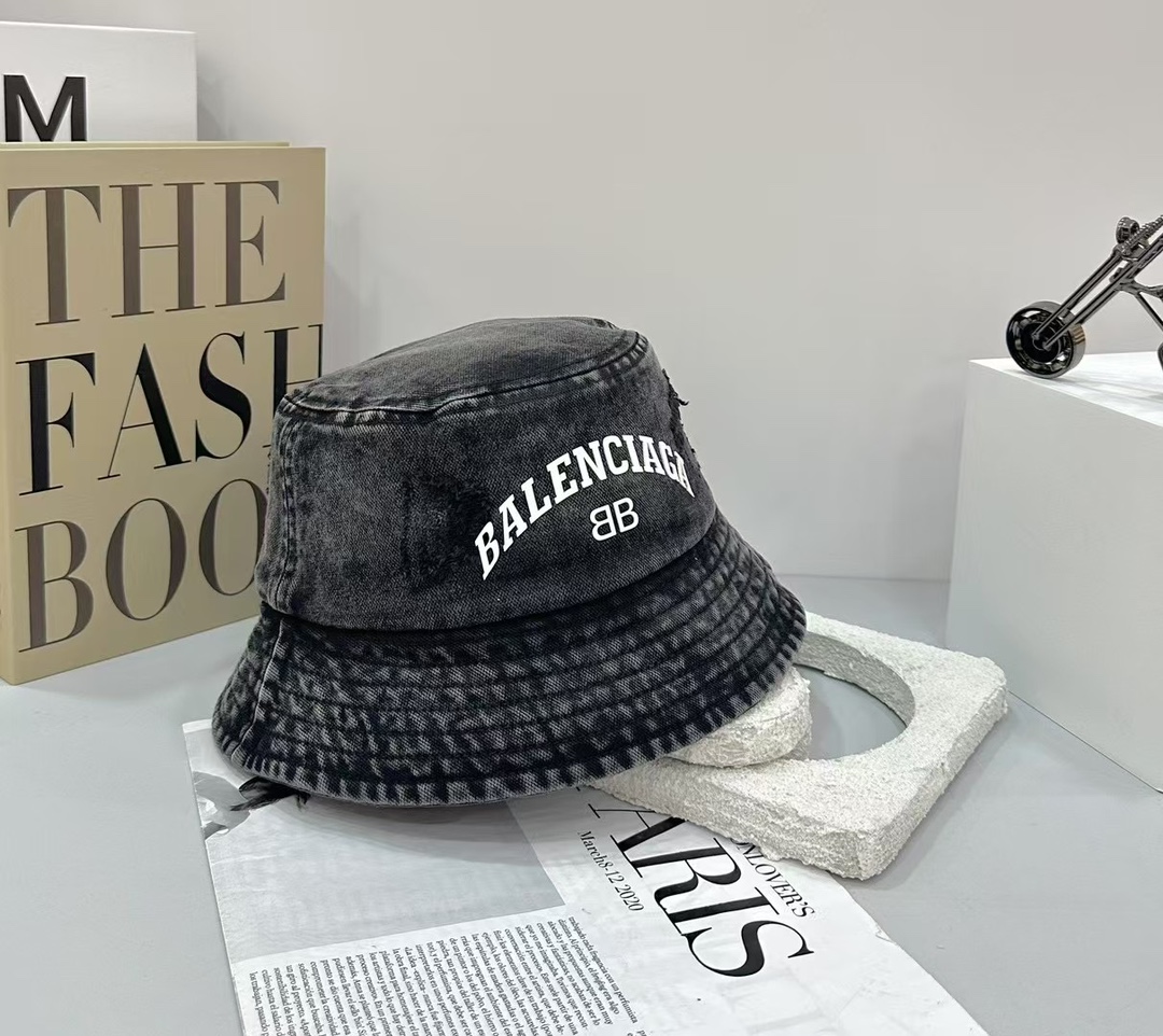 “Paris Fisherman Hats: Small, Colorful, Deep, Beach Fashion Statement with 95 Runs” - 图片 1