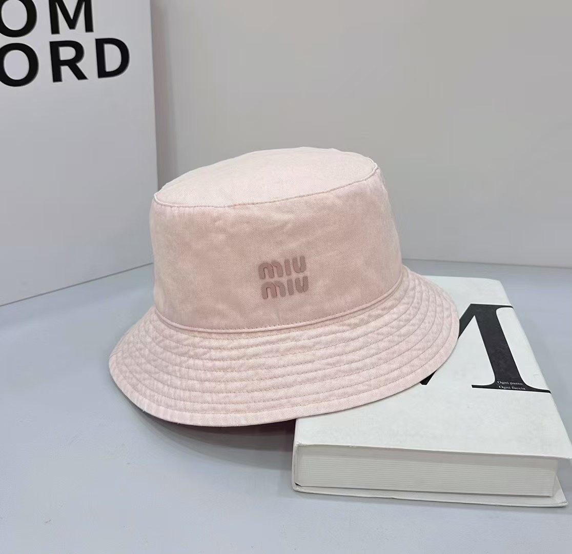 “Colorful MiuMiu Fishing Hats with 95 Runs: Perfect Beach Accessory” - 图片 4