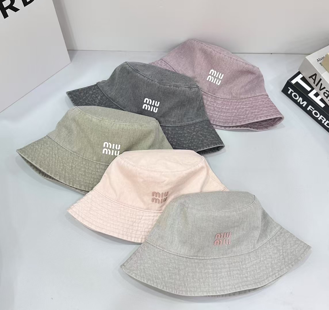 “Colorful MiuMiu Fishing Hats with 95 Runs: Perfect Beach Accessory” - 图片 6