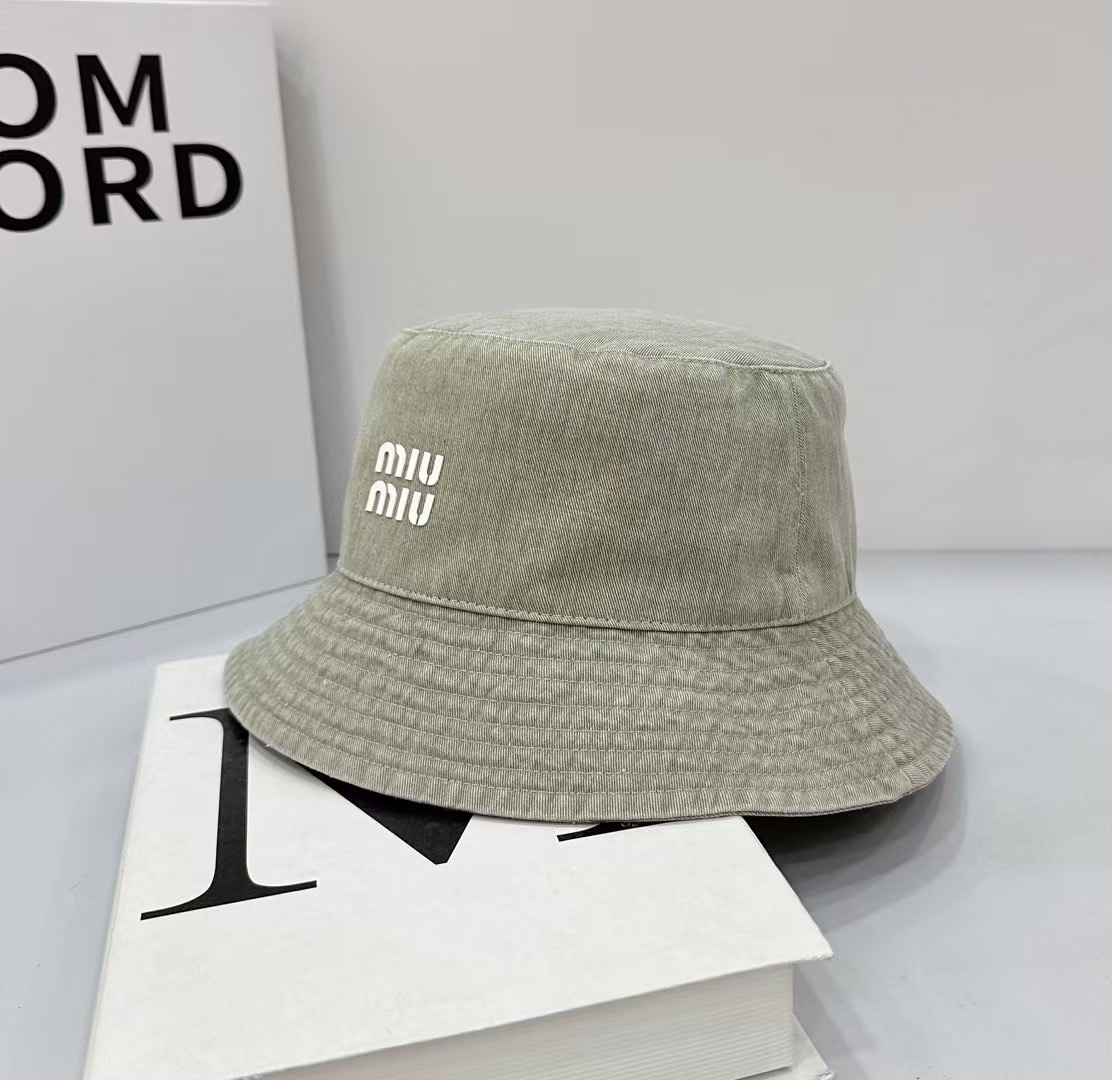 “Colorful MiuMiu Fishing Hats with 95 Runs: Perfect Beach Accessory” - 图片 5