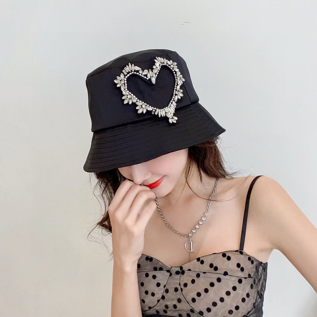 105 runs. Miu Miu Miu’s spring and summer money I’m a fisherman. Black, white. Cash delivery - 图片 3