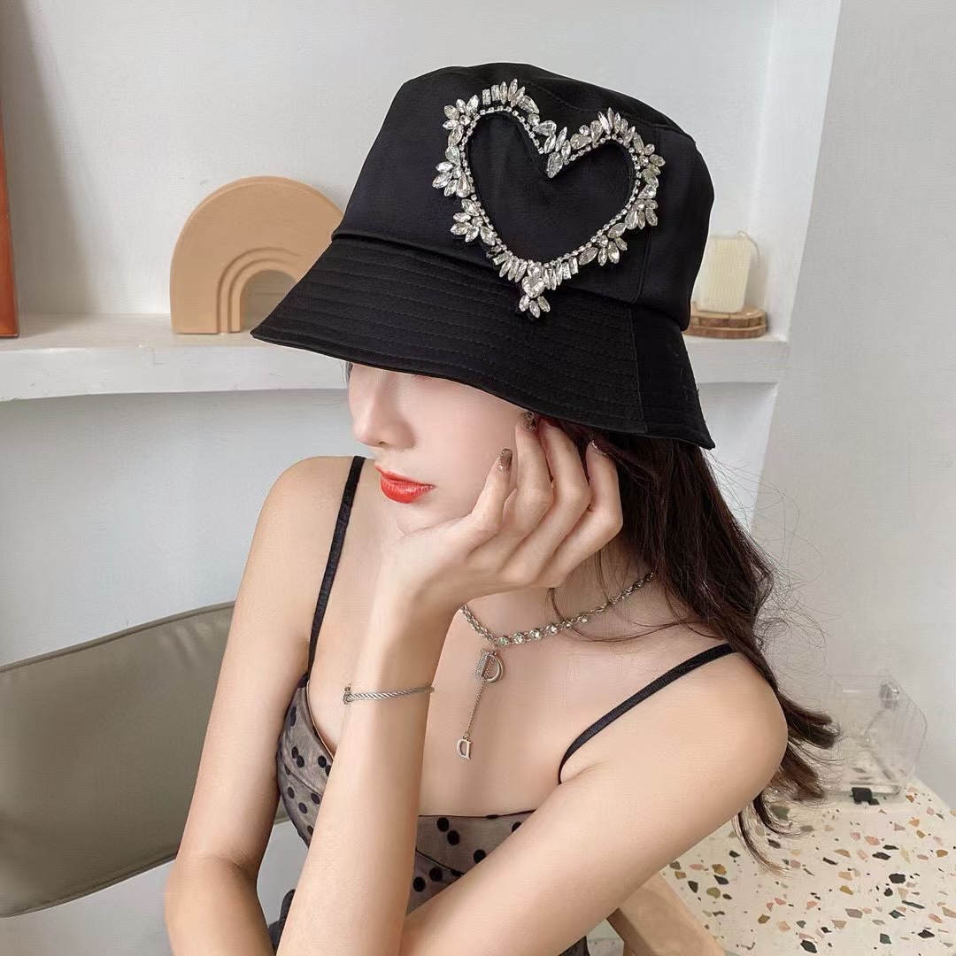 105 runs. Miu Miu Miu’s spring and summer money I’m a fisherman. Black, white. Cash delivery - 图片 2