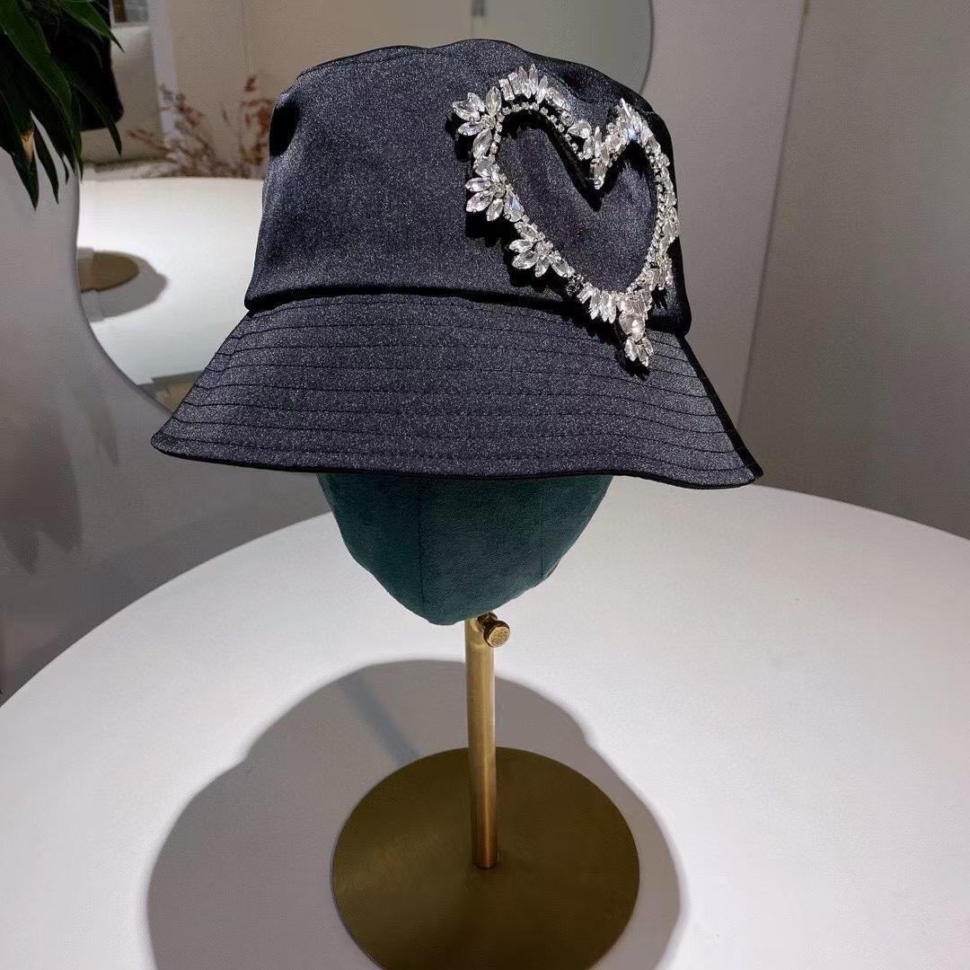 105 runs. Miu Miu Miu’s spring and summer money I’m a fisherman. Black, white. Cash delivery - 图片 5