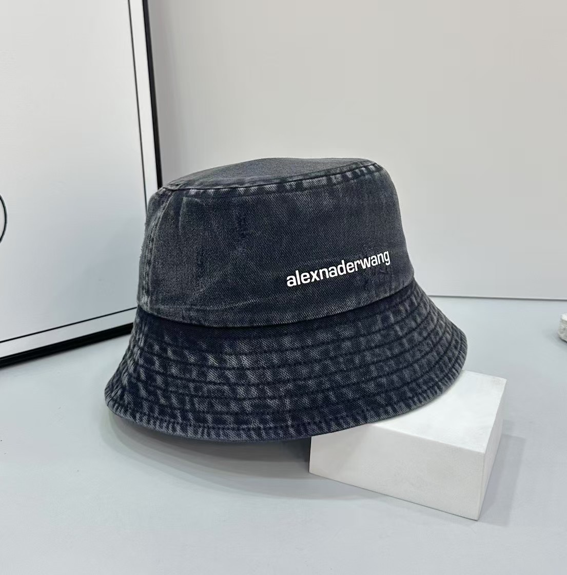 NO:223588,Running volume Wang~ Fisherman's hat At first glance, it is attracted to the fresh and sweet color scheme. The depth in the hat is very enough, so it makes you look small. A hat hat, straw hat, fisherman's hat, baseball hat, knit hat, hat, espadrilles, hats19860909跑量 Wang～渔夫帽 一眼就被吸引住清新有甜味的配色 帽里深度很够 所以好显脸小 阳光海滩少不了的一款帽子帽子草帽渔夫帽棒球帽针织帽,帽子,espadrilles,hats,hat