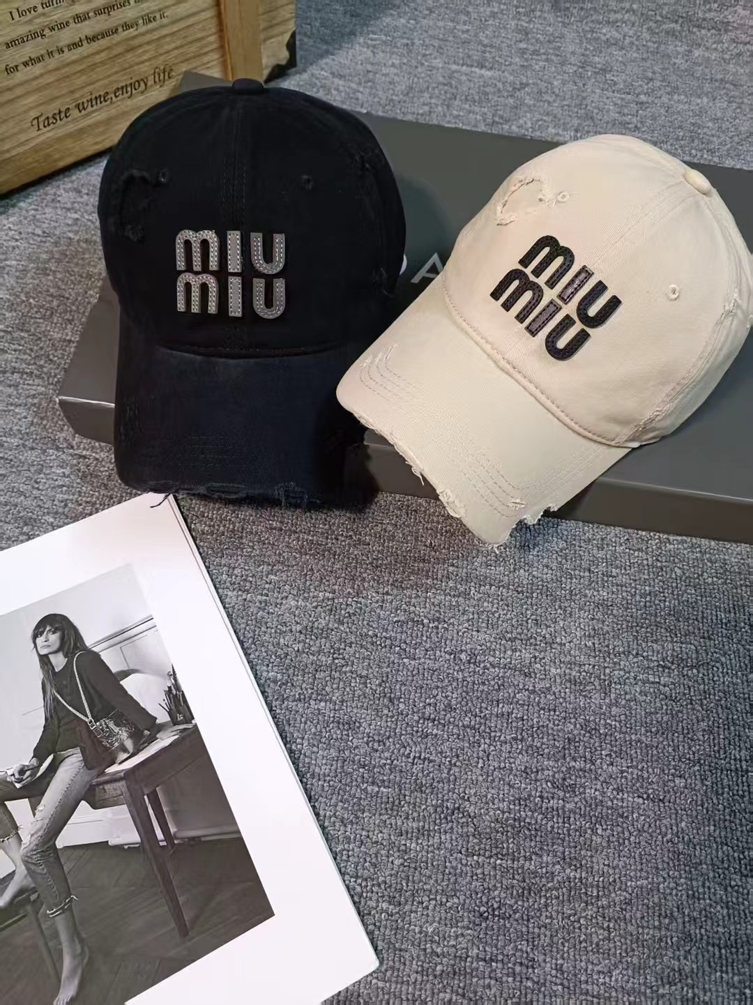 NO:223657,Running volume MiuMiu~ Heavy Industry Customized Edition The most popular color in spring and summer. A must-have for street wear!  Hat Straw Hat Fisherman Hat Baseball Hat Knitted Hats, Hats, Miumiu, espadrilles, hats19860909跑量 MiuMiu～重工定制版 春夏最流行的颜色 炸街穿搭必入！帽子草帽渔夫帽棒球帽针织帽,帽子,miumiu,espadrilles,hats,hat