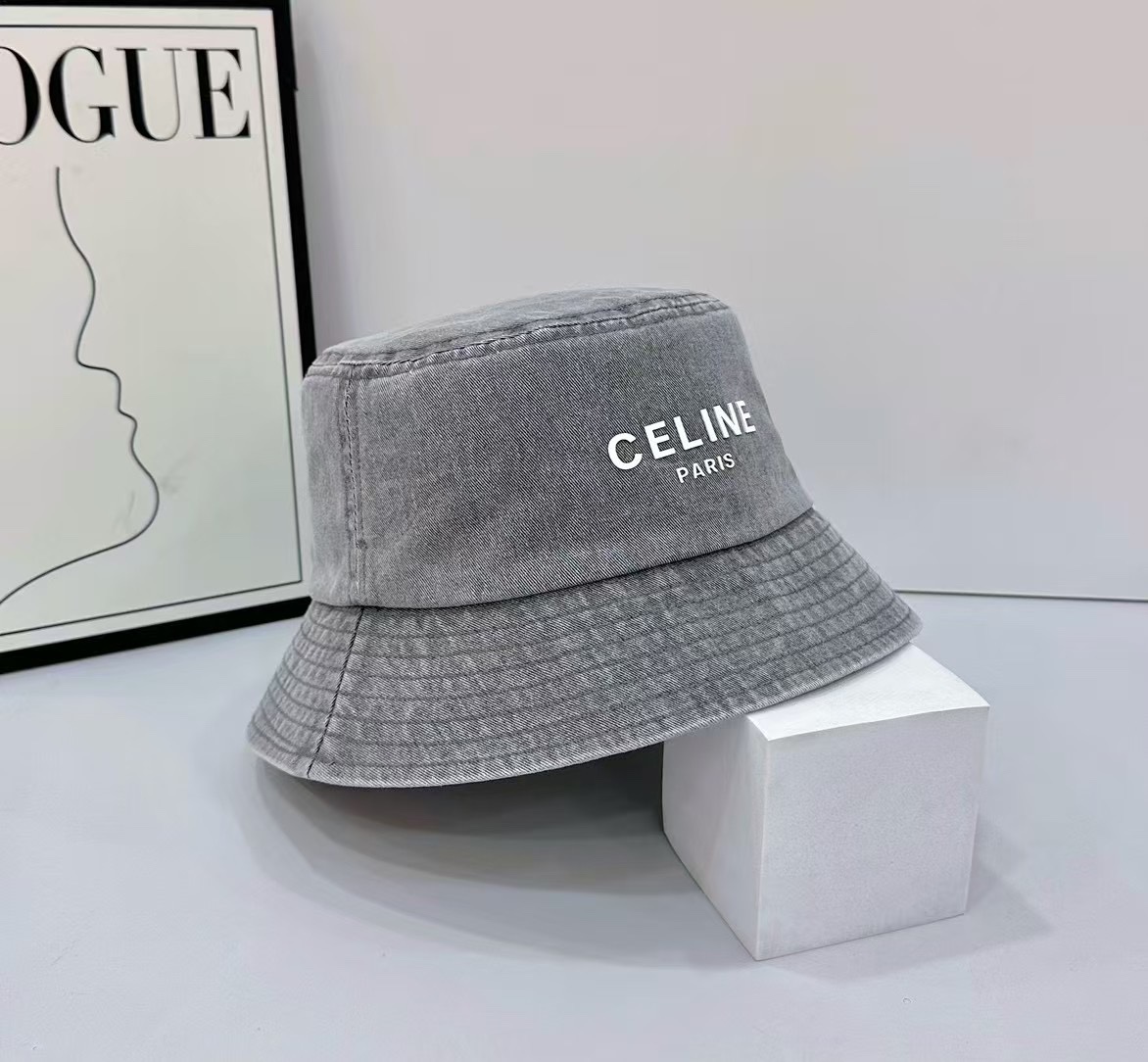 NO:224182,Running volume Celine~ Fisherman's hat At first glance, it is attracted to the fresh and sweet color scheme. The depth in the hat is very enough, so it makes you look small. A hat hat, straw hat, fisherman's hat, baseball hat, knit hat, hat, celine, espadrilles, hats19860909跑量 赛琳～渔夫帽 一眼就被吸引住清新有甜味的配色 帽里深度很够 所以好显脸小 阳光海滩少不了的一款帽子帽子草帽渔夫帽棒球帽针织帽,帽子,celine,espadrilles,hats,hat