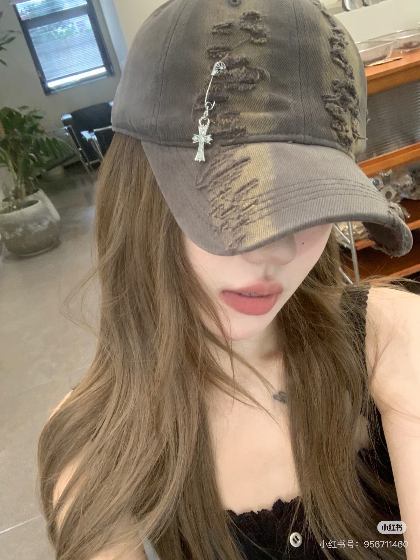 NO:224787,Running volume Croxin's new spring 25 baseball cap This hat is so beautiful!  The ripped design adds a bit of casualness and unruly, and it can be easily controlled by both casual and sportswear. Hats, straw hats, fisherman hats, baseball hats, knit hats, hats, chrome hearts, espadrilles, hats19860909跑量 克罗心25春季新款棒球帽 这款帽子也太好看了！破洞设计增添了几分随性与不羁,无论搭配休闲装还是运动装都能让你轻松驾驭.帽子草帽渔夫帽棒球帽针织帽,帽子,chrome hearts,espadrilles,hats,hat