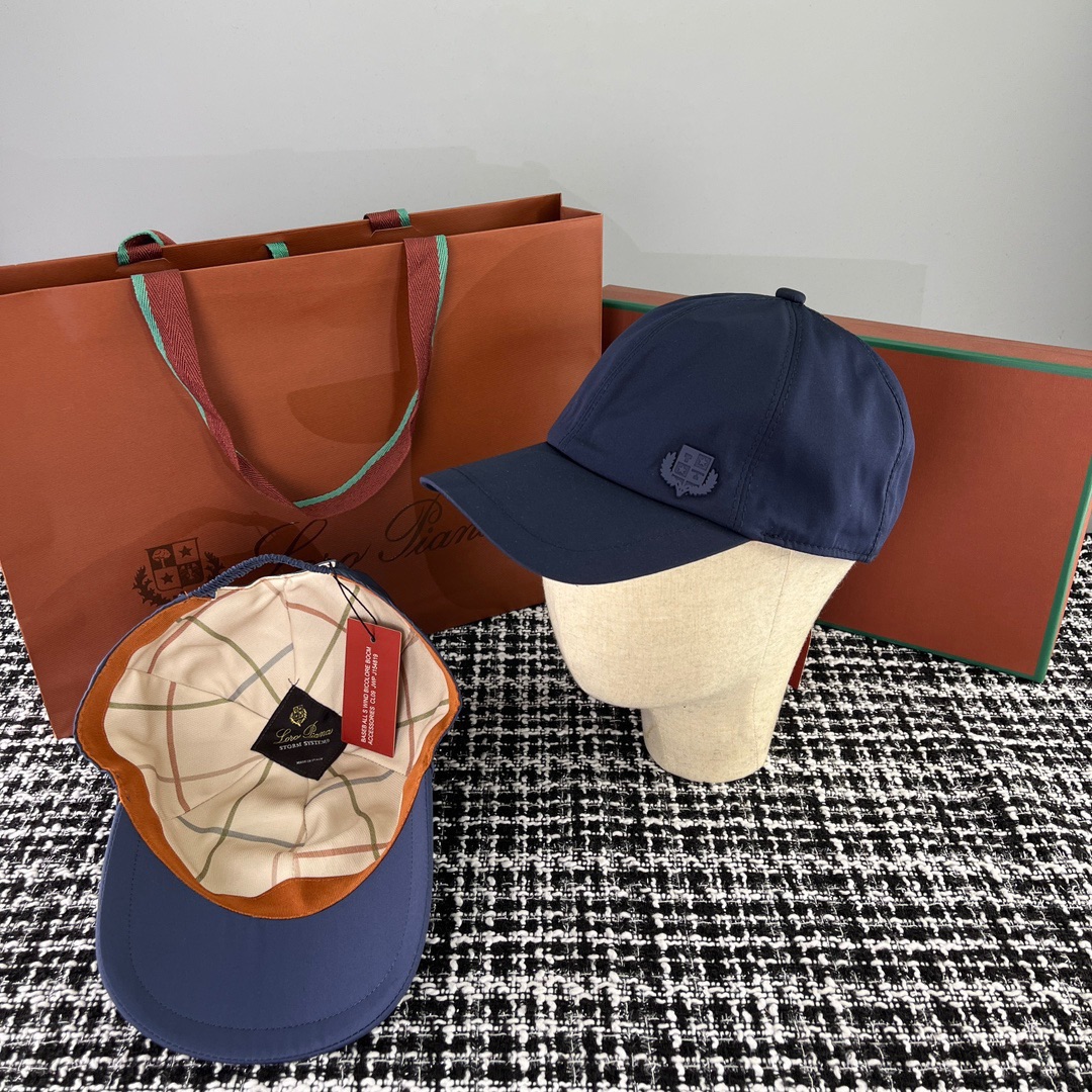 NO:225410,Running volume LP new model soft top design, diverse colors, relaxed and elegant temperament~ He Lianchao and Cai Wenjing are the same style. About the material, made of Wind microfiber processed by waterproof and windproof Storm System, the front of the hat is the same color LP logo, very exquisite embroidery technology, the lining is plaid face, and the back is elastic design, which is comfortable and breathable to wear. Hat Straw hat Fisherman's hat Baseball hat Knitted hat, hat, loro piana, espadrilles, hats19860909跑量 LP新款 软顶设计,多元色彩,松弛又带优雅气质～何连超、蔡文静同款. 关于材质经过防水防风Storm System 处理的Wind微纤维定制而成,帽子正面是同色系 LP标志,非常精致的刺绣工艺,内衬是格子面部,后面是弹力设计,戴起来舒适透气.帽子草帽渔夫帽棒球帽针织帽,帽子,loro piana,espadrilles,hats,hat