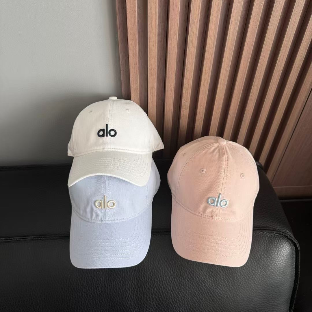 🎀alo博主们都爱的刺绣棒球帽
潮人的氛围感加持爆棚
帽子版型hin满意~还巨能搭
贯穿春夏秋冬~男女戴