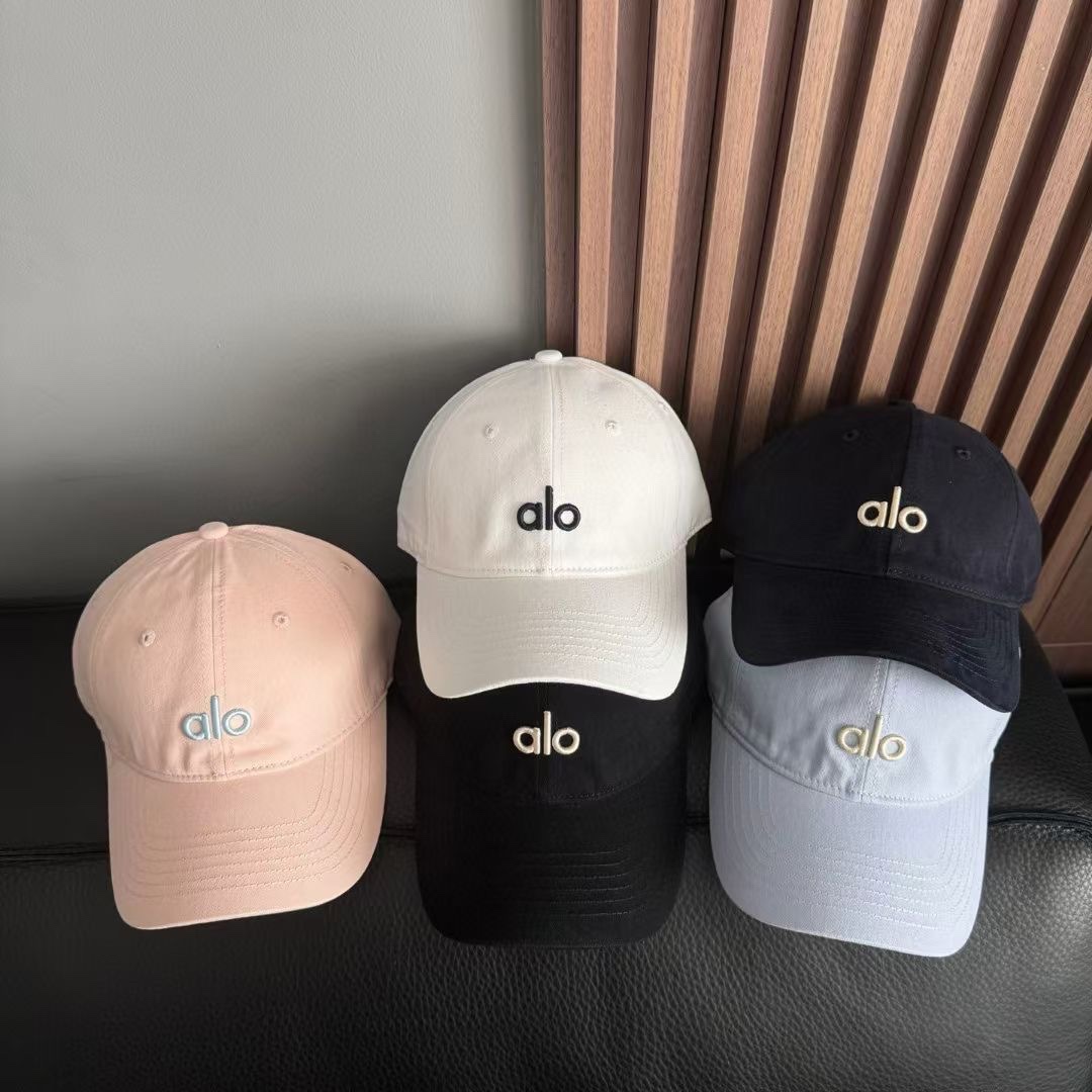 🎀alo博主们都爱的刺绣棒球帽
潮人的氛围感加持爆棚
帽子版型hin满意~还巨能搭
贯穿春夏秋冬~男女戴