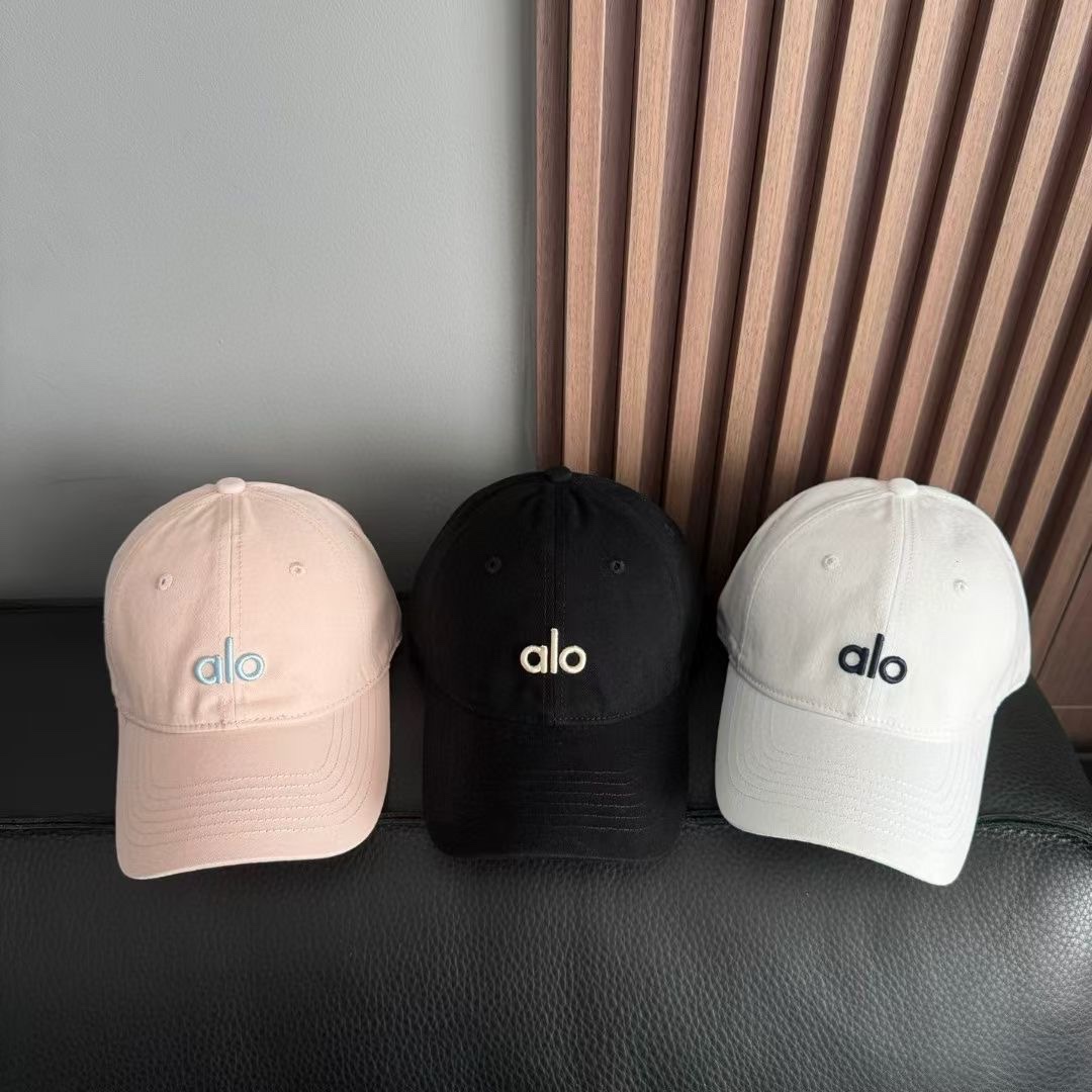 🎀alo博主们都爱的刺绣棒球帽
潮人的氛围感加持爆棚
帽子版型hin满意~还巨能搭
贯穿春夏秋冬~男女戴