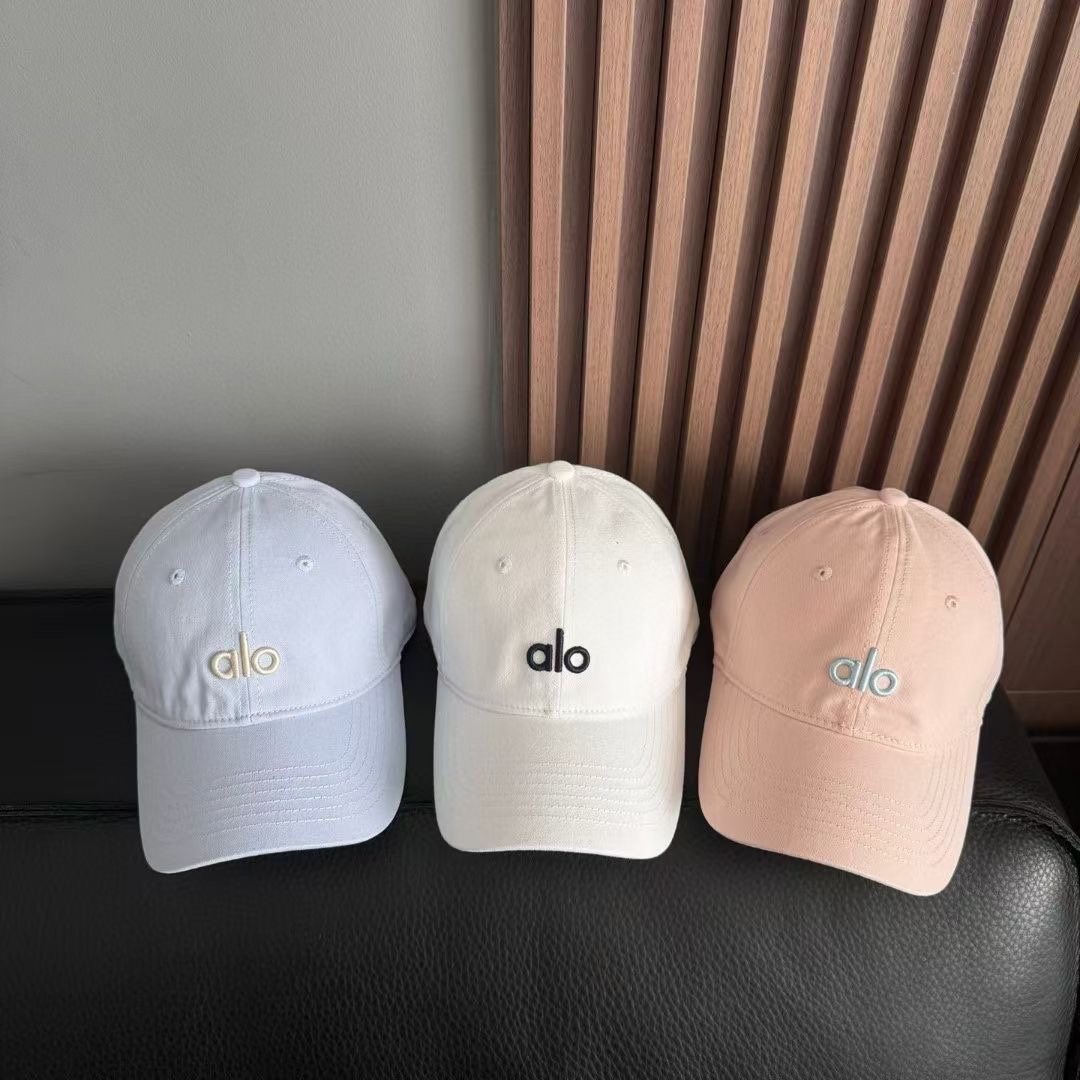 🎀alo博主们都爱的刺绣棒球帽
潮人的氛围感加持爆棚
帽子版型hin满意~还巨能搭
贯穿春夏秋冬~男女戴