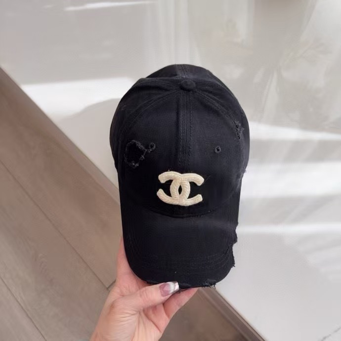 NO:226438,Running volume Xiaoxiang~ New ripped cotton baseball cap, personalized and fashionable style, casual and cool feeling Material: cotton Head circumference: 56-58cm can be used for hats, straw hats, fisherman's hats, baseball caps, hats, espadrilles, hats19860909跑量 小香～新款破洞洗水棉布棒球帽,个性时尚款 休闲带点酷酷的感觉 材质:棉 头围:56-58cm均可帽子草帽渔夫帽棒球帽,帽子,espadrilles,hats,hat