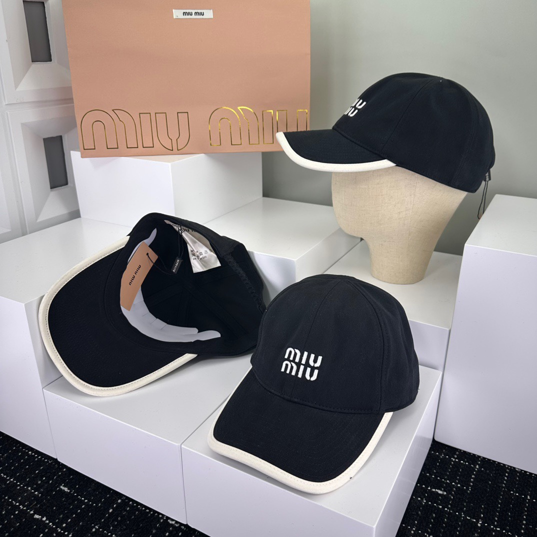 NO:227125,Running volume MiuMiu's new contrasting colored baseball cap is currently popular, with a full street feel and a versatile style!  Hat Straw Hat Fisherman Hat Baseball Hat, Hats, Miumiu, espadrilles, hats19860909跑量 MiuMiu新款撞色边棒球帽 当下爆热的色系,街头感十足 潮流百搭！帽子草帽渔夫帽棒球帽,帽子,miumiu,espadrilles,hats,hat