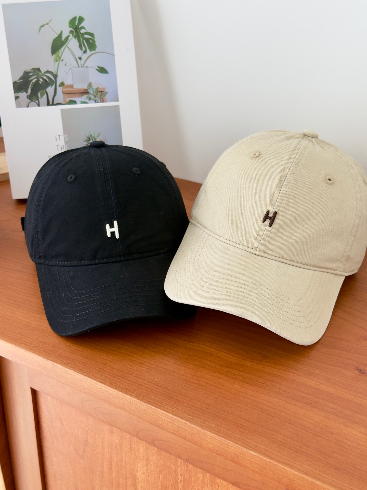 NO:228428,Running volume Hermes ~ New style retro baseball cap pure cotton suitable for all seasons of the year!  The same style as men and women, full of simple and high-end feel!  Running model, close your eyes and rush!  Hat Straw Hat Fisherman Hat Baseball Hat, Hats, Hermes, espadrilles, hats19860909跑量 爱马仕～新款 复古棒球帽 纯棉 适合一年四季！ 男女同款,简约高级感满满！ 跑量款 闭眼冲！帽子草帽渔夫帽棒球帽,帽子,hermes,espadrilles,hats,hat