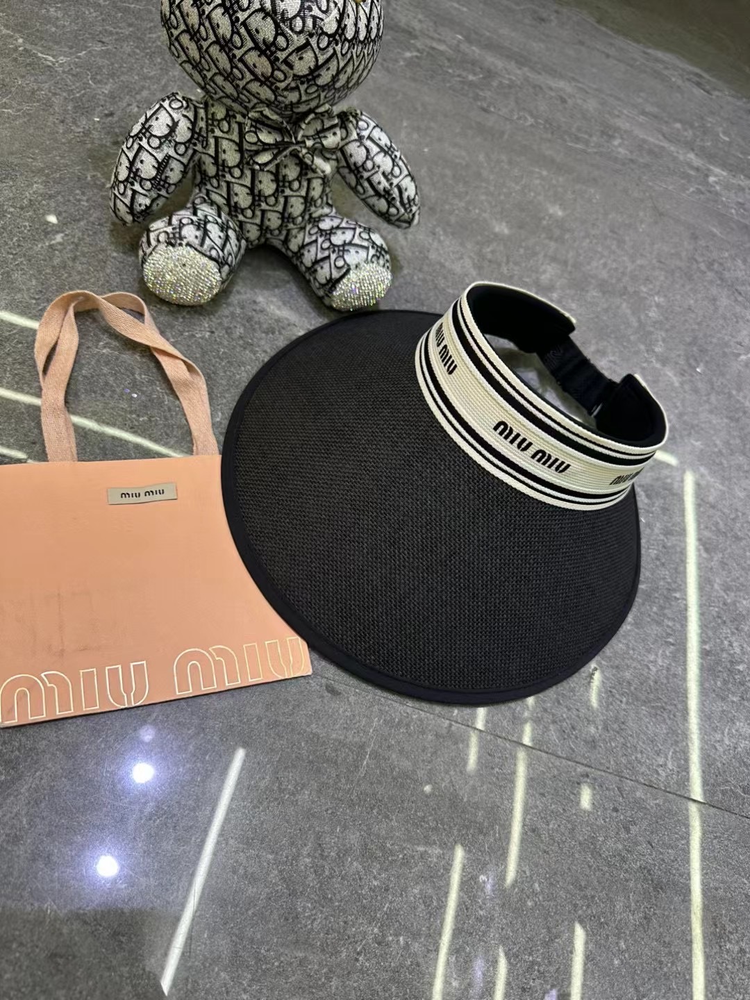 NO:229062,Running volume MiuMiu~New empty top hat with color-blocking edge design, positive style!  Vinyl is protected from ultraviolet rays, must-have in summer!  Hat Straw Hat Fisherman Hat Baseball Hat, Hats, Miumiu, espadrilles, hats19860909跑量 MiuMiu～新款空顶帽 拼色边设计,版型正！ 黑胶防紫外线,夏季必入！帽子草帽渔夫帽棒球帽,帽子,miumiu,espadrilles,hats,hat