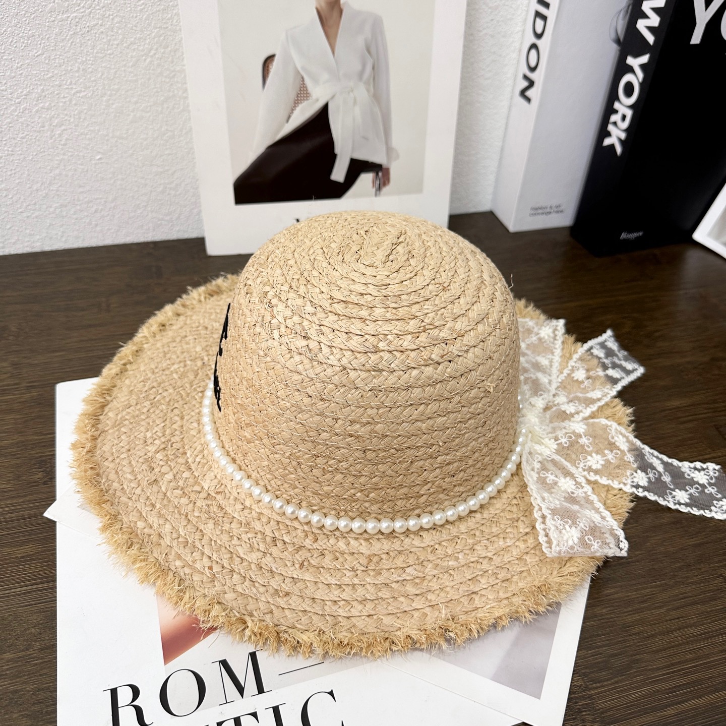 NO:229067,Running volume Xiaoxiang~ Summer is coming. Straw hats on the beach are getting. Super suitable for taking photos on the beach. Sisters quickly wear them and take photos. Hats, straw hats, fishermen's hats, baseball hats, hats, espadrilles, hats19860909跑量 小香～夏天来了 海边度假风草帽get起来 超级适合海边度假拍照必备单品 姐妹们赶紧戴起来美美哒拍照了 帽子草帽渔夫帽棒球帽,帽子,espadrilles,hats,hat