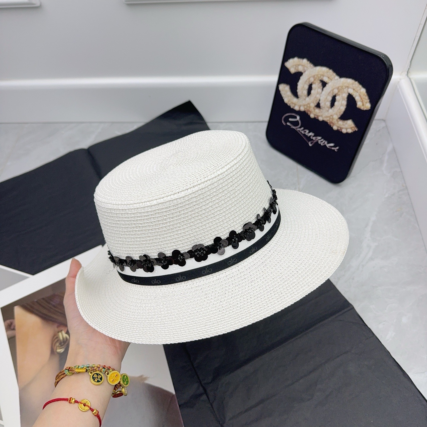 NO:229324,Running alo new flat top hat, heavy industry sequins, strong layered design, hat, straw hat, fisherman hat, baseball hat, hat, espadrilles, hats19860909跑量 alo新款平顶帽 重工亮片 层次感很强的设计 帽子草帽渔夫帽棒球帽,帽子,espadrilles,hats,hat