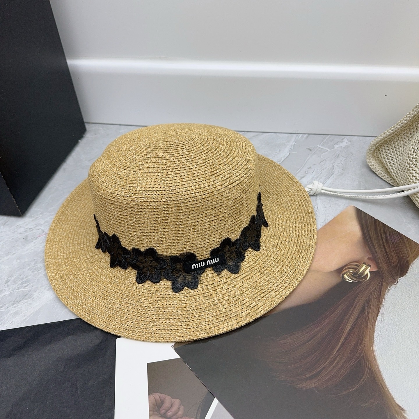 NO:229455,Running volume MiuMiu is available for new!  Spring and summer top hat with a very elegant temperament!  Hat Straw Hat Fisherman Hat Baseball Hat, Hats, Miumiu, espadrilles, hats19860909跑量 MiuMiu上新！ 春夏爆款平顶礼帽 气质优雅十足！帽子草帽渔夫帽棒球帽,帽子,miumiu,espadrilles,hats,hat