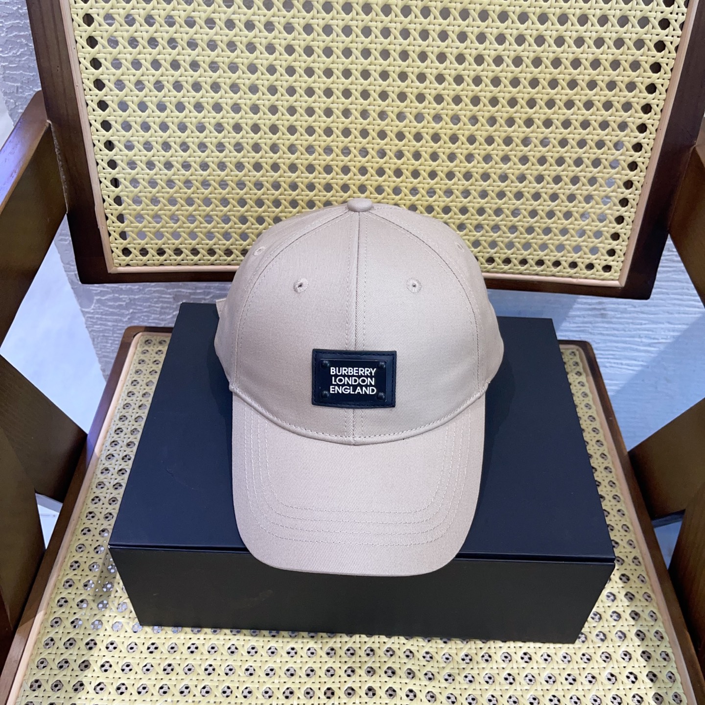 NO:230194,Running volume Bur~New plain baseball cap The hot color system is very popular on the street, and it is trendy and versatile!  Hat straw hat fisherman hat baseball hat, hat, burberry, espadrilles, hats19860909跑量 Bur～新款素色棒球帽 当下爆热的色系,街头感十足 潮流百搭！帽子草帽渔夫帽棒球帽,帽子,burberry,espadrilles,hats,hat