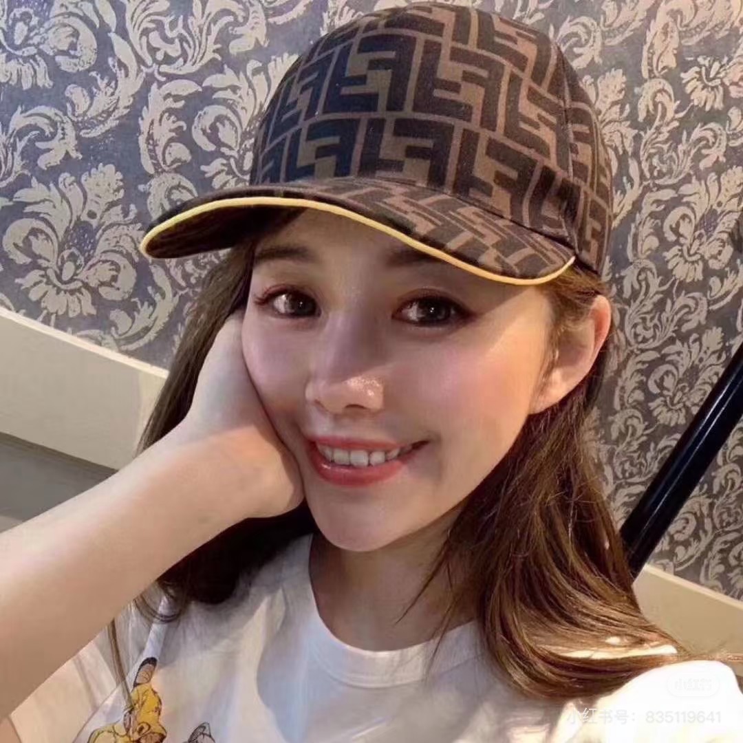 NO:230203,Replica version!  Fendi~Present-friendly payment is required!  The presbyterian that hot girls love is not old-fashioned at all!  The whole aura is domineering, full of queen aura, and a powerful street photography tool. Come and copy your homework!  Head circumference: 58cm hat Straw hat Fisherman hat Baseball hat, hat, fendi, espadrilles, hats19860909复刻版！ Fendi～老花控必入款！ 辣妹都爱的老花,一点都不会老气！整个气场霸气外露,满满的女王气息,街拍利器,快来抄功课吧！头围:58cm帽子草帽渔夫帽棒球帽,帽子,fendi,espadrilles,hats,hat