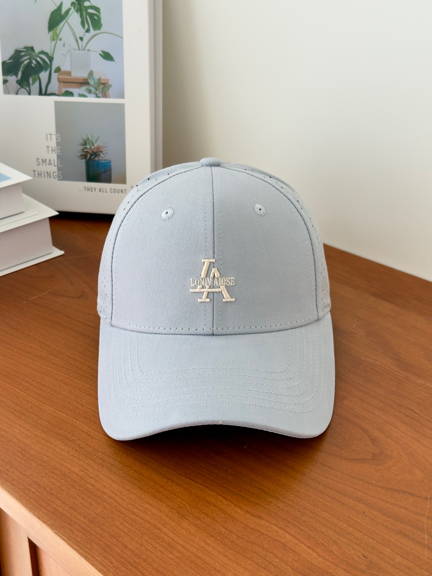 NO:343544,Running volume trendy brand ~ couple baseball caps, men and women hard top baseball caps, sports breathable sun protection caps, not only fashionable, but more importantly, it can effectively protect our heads from ultraviolet rays. Whether it is daily travel or outdoor sports, it can become your best companion. Hats, straw hats, fisherman hats, baseball caps, hats, espadrilles, hats跑量 潮牌～情侣款棒球帽 男女硬顶棒球帽,运动透气防晒帽,不仅时尚,更重要的是它能有效保护我们的头部免受紫外线的侵害,不管是日常出行还是户外运动,它都能成为你的最佳伴侣.帽子草帽渔夫帽棒球帽,帽子,espadrilles,hats,hat