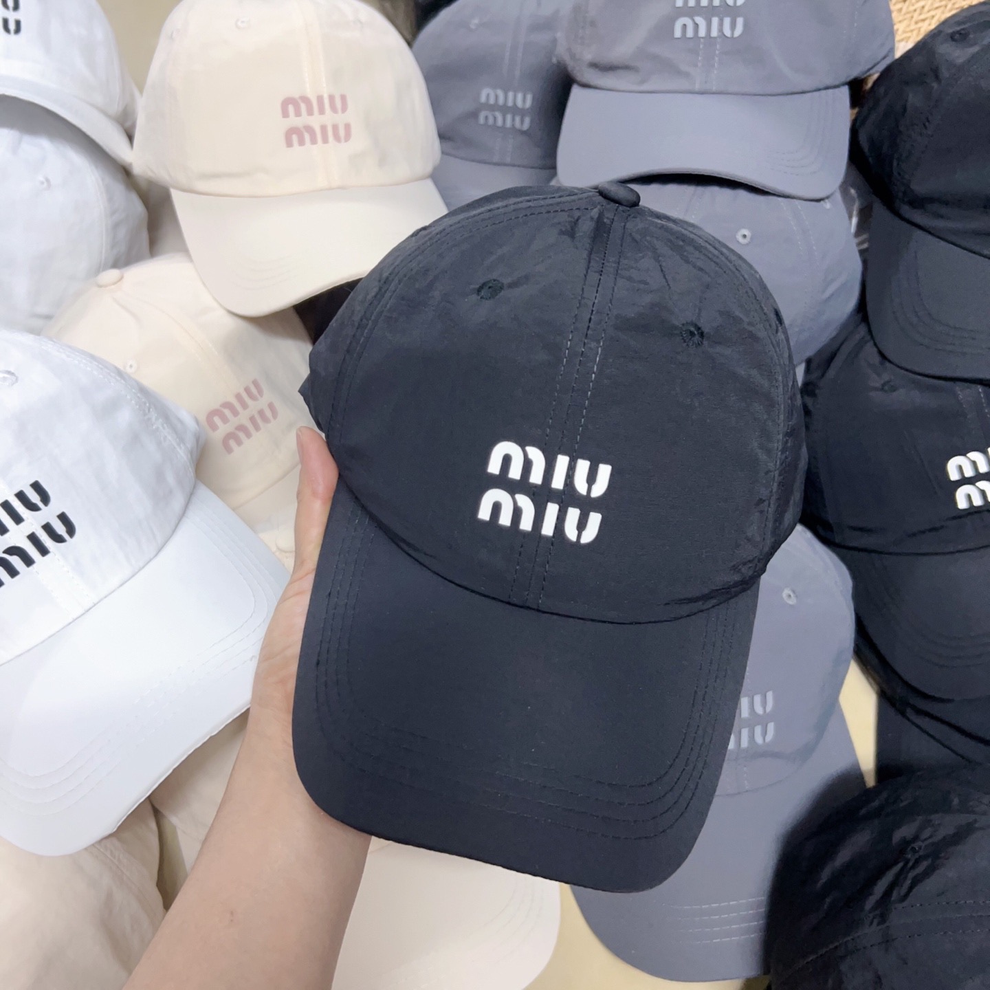 NO:343555,Running volume MiuMiu~ New spring and summer baseball cap New technology fabric, quick-drying pure cotton baseball cap Light and breathable, the first choice for summer baseball cap Korean color, good-looking!  Hat Straw Hat Fisherman Hat Baseball Hat, Hats, Miumiu, espadrilles, hats跑量 MiuMiu～春夏新款棒球帽 新科技面料,速干纯棉棒球帽 轻薄透气,夏季首选棒球帽 韩版色调,好看！帽子草帽渔夫帽棒球帽,帽子,miumiu,espadrilles,hats,hat
