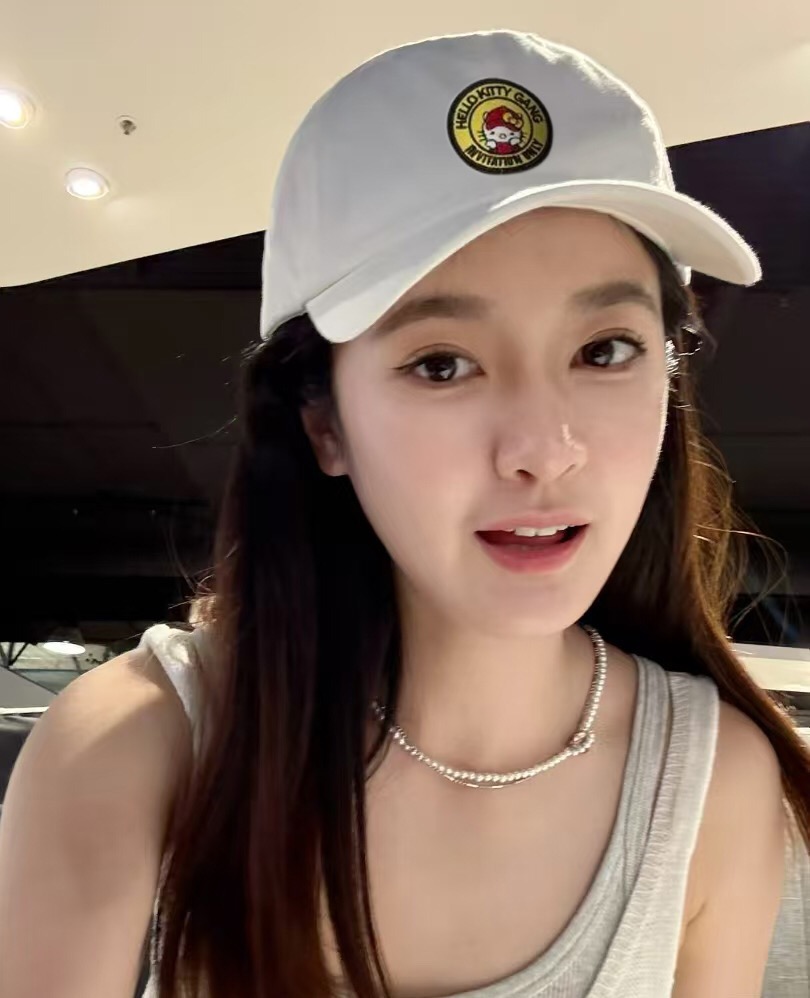 NO:343560,Running volume Mickey soft top baseball hat, a bonus tool for daily commuting matching. Classic plain hat shape is very versatile. The adjustable design is friendly to all head shapes. Hats, straw hats, fisherman hats, baseball hats, hats, espadrilles, hats跑量 米奇软顶棒球帽 日常通勤搭配的加分神器 经典素色帽型非常百搭 可调节的设计对各种头型都友好帽子草帽渔夫帽棒球帽,帽子,espadrilles,hats,hat