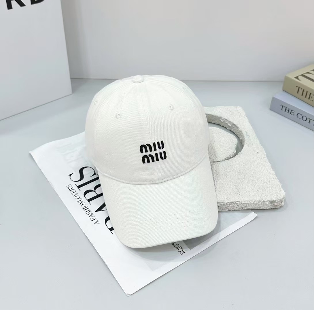 NO:343558,Running volume Miu~New ripped baseball cap Retro ripped baseball cap unlocks your trendy DNA; unique old-fashioned craftsmanship, with the texture of time, every detail tells unruly and freedom, easily making you the most beautiful boy on the street!  Hat Straw Hat Fisherman Hat Baseball Hat, Hats, Miumiu, espadrilles, hats跑量 Miu～新款破洞棒球帽 复古破洞棒球帽,解锁你的潮流DNA； 独特做旧工艺,带着岁月的质感,每一处细节都在诉说着不羁与自由,轻松让你成为街头最靓的仔！帽子草帽渔夫帽棒球帽,帽子,miumiu,espadrilles,hats,hat