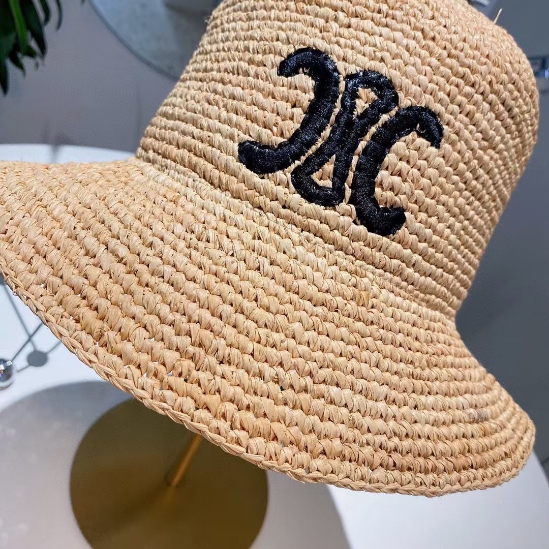 P
Celine赛琳拉菲草帽，纯手工钩织，➕刺绣logo，正品开模，高品质，独家定制，产量贼低，卖一个少