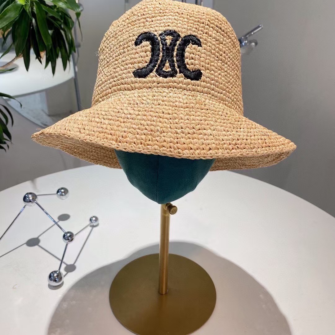 P
Celine赛琳拉菲草帽，纯手工钩织，➕刺绣logo，正品开模，高品质，独家定制，产量贼低，卖一个少