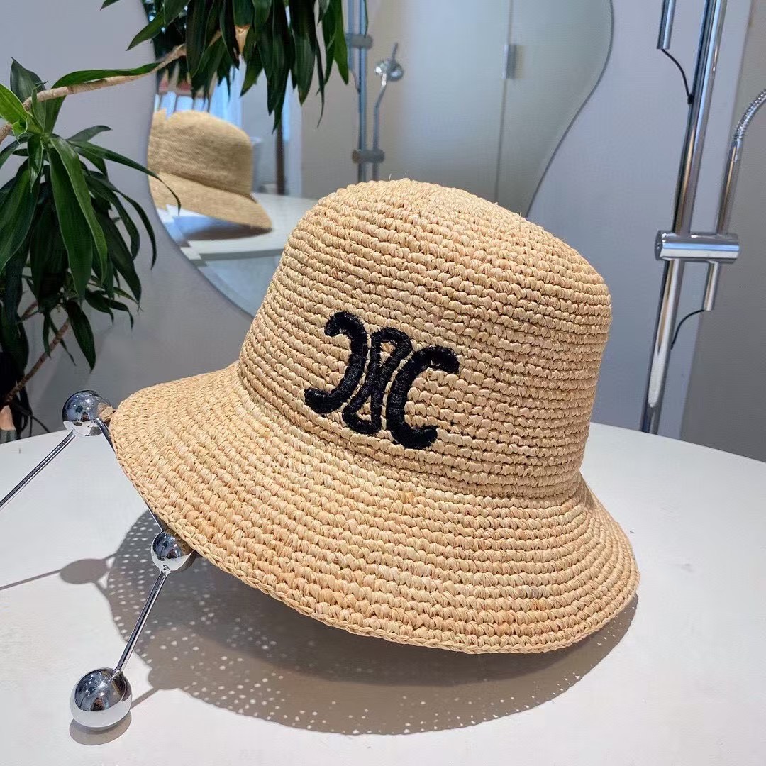 P
Celine赛琳拉菲草帽，纯手工钩织，➕刺绣logo，正品开模，高品质，独家定制，产量贼低，卖一个少