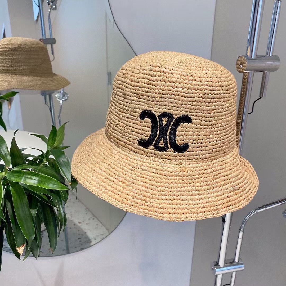 P
Celine赛琳拉菲草帽，纯手工钩织，➕刺绣logo，正品开模，高品质，独家定制，产量贼低，卖一个少
