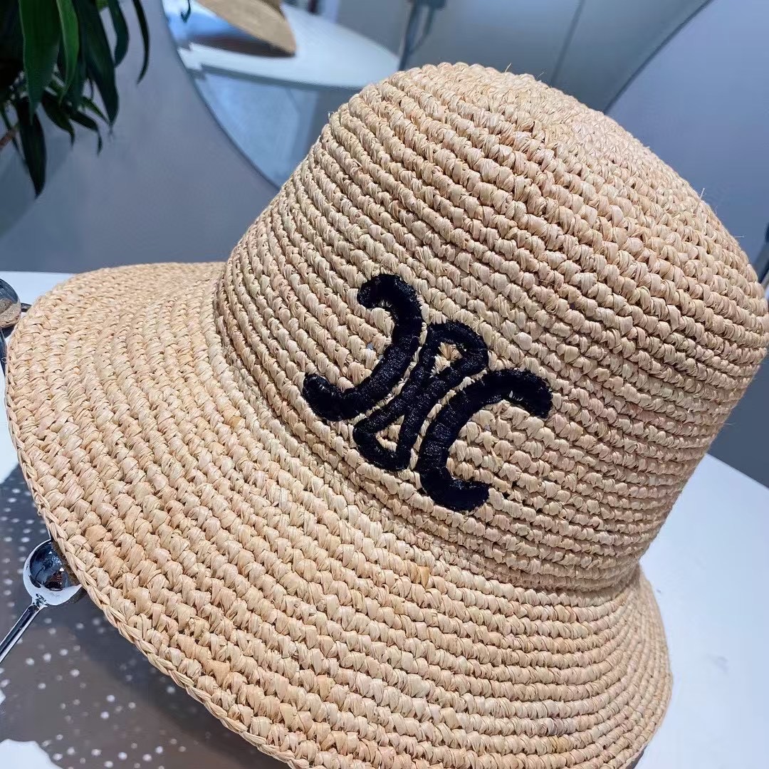 P
Celine赛琳拉菲草帽，纯手工钩织，➕刺绣logo，正品开模，高品质，独家定制，产量贼低，卖一个少