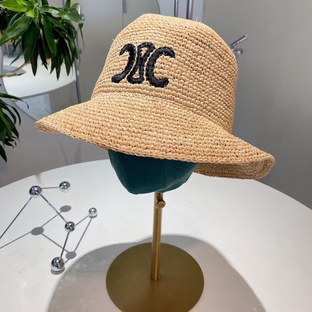 P
Celine赛琳拉菲草帽，纯手工钩织，➕刺绣logo，正品开模，高品质，独家定制，产量贼低，卖一个少