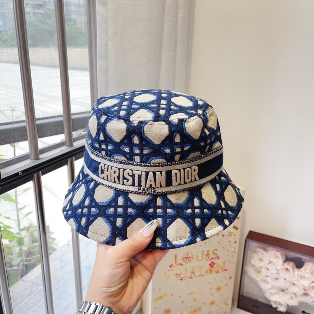 NO:345993,Running volume Dior new old-fashioned alphabet webbing fisherman hat, super famous, deepening hat shape and more temperament, this season's hot product!  Material: Cotton Head circumference: 57cm hat Straw hat Fisherman hat Baseball hat, hat, dior, dior, espadrilles, hats跑量 Dior迪奥新款老花字母织带渔夫帽 超名媛,加深帽型更显气质,本季爆款！ 材质:棉 头围:57cm帽子草帽渔夫帽棒球帽,帽子,dior,dior,espadrilles,hats,hat