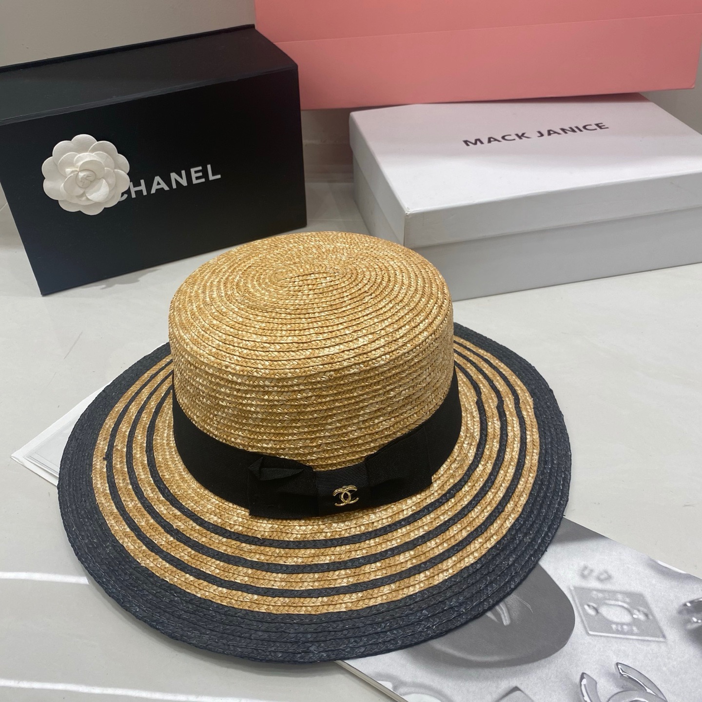 NO:347874,Running volume, Xiaoxiang~~New style straw straw flat hat, high-end series~ Full temperament, taking photos on the beach vacation is really photogenic, hat, straw hat, fisherman hat, baseball hat, hat, espadrilles, hats跑量 小香～～新款麦秆草平顶帽 高级感系列～ 气质拉满,海边度假拍照真的太上镜了帽子草帽渔夫帽棒球帽,帽子,espadrilles,hats,hat