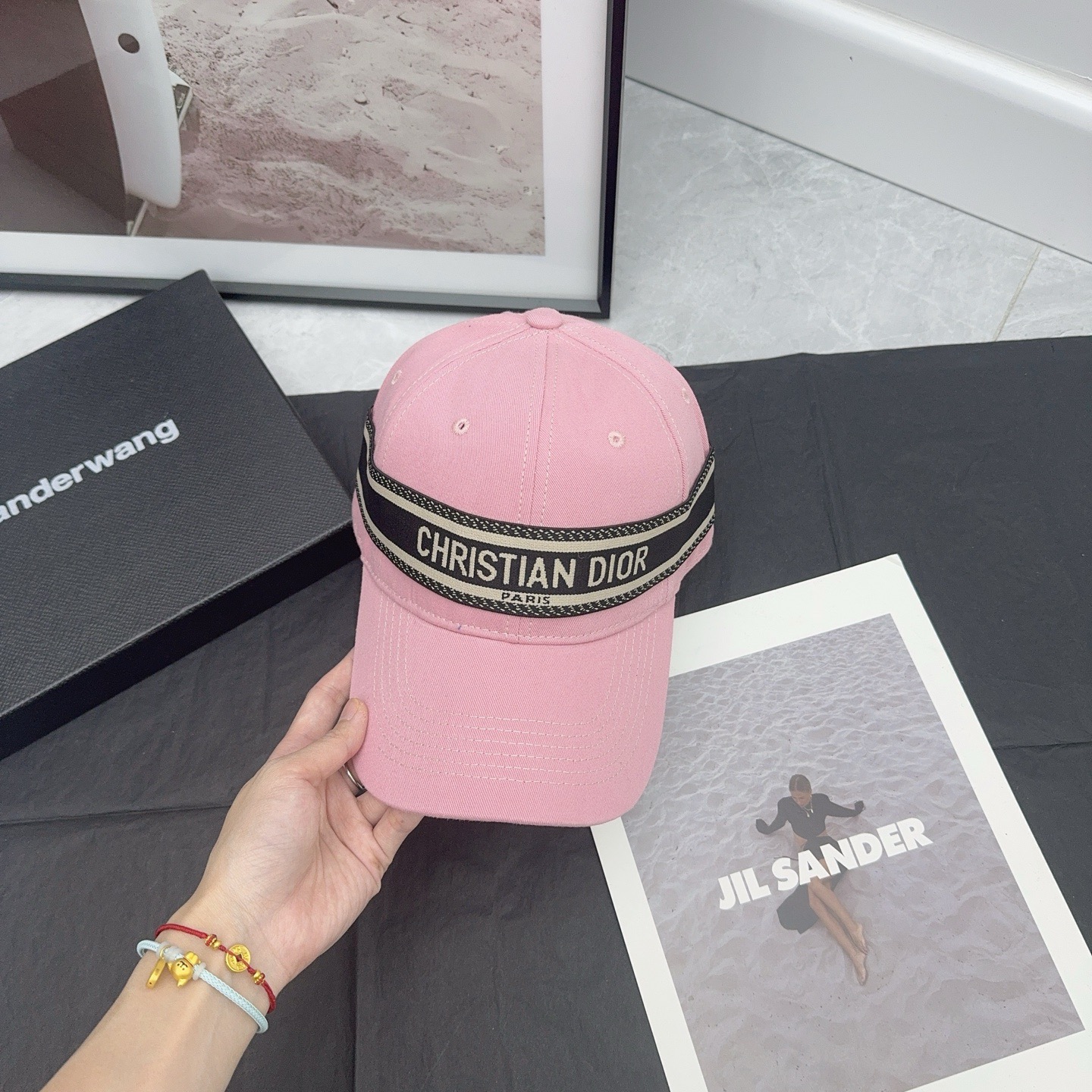 NO:347721,Running volume D home ~~ Couple baseball caps Men and women hard top baseball caps, sports breathable sun protection caps, not only fashionable, but more importantly, it can effectively protect our heads from ultraviolet rays. Whether it is daily travel or outdoor sports, it can become your best companion. Hats, straw hats, fisherman hats, baseball caps, hats, dior, espadrilles, hats跑量 D家～～情侣款棒球帽 男女硬顶棒球帽,运动透气防晒帽,不仅时尚,更重要的是它能有效保护我们的头部免受紫外线的侵害,不管是日常出行还是户外运动,它都能成为你的最佳伴侣.帽子草帽渔夫帽棒球帽,帽子,dior,espadrilles,hats,hat